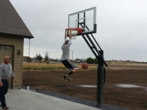outdoor basketball hoop for dunking